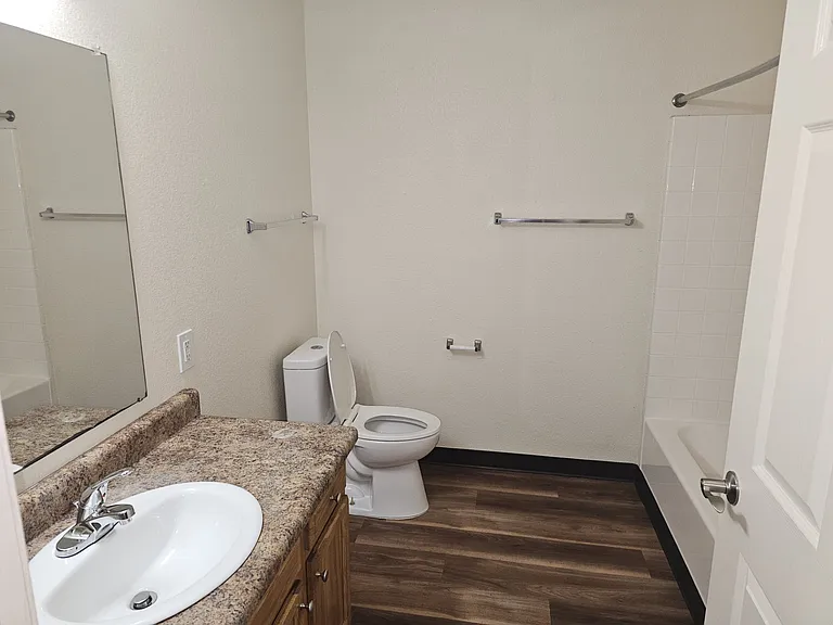 La Posada Apartments — Photo 12