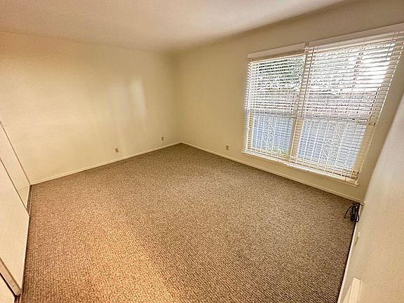 5th image of 2051 Ascot Dr #101