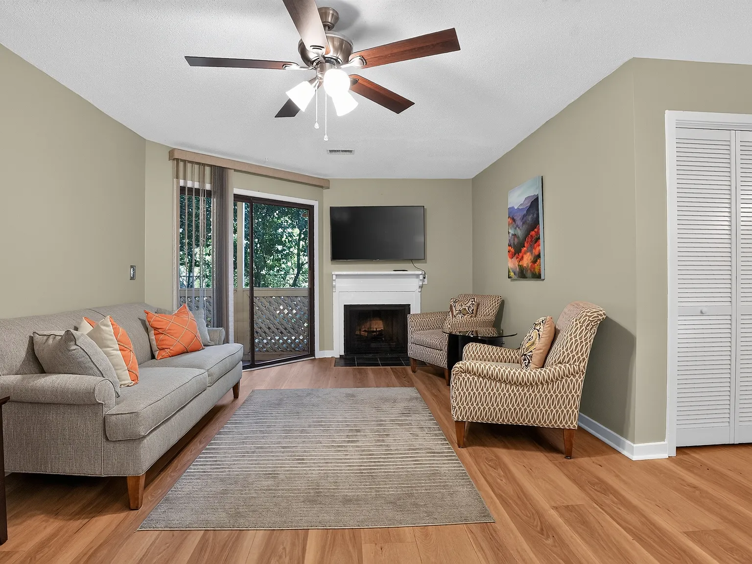 2 bed, 1105 sqft, $3,700 — Photo 2