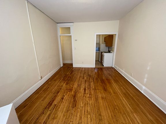 2nd image of 33 Peterborough St #12