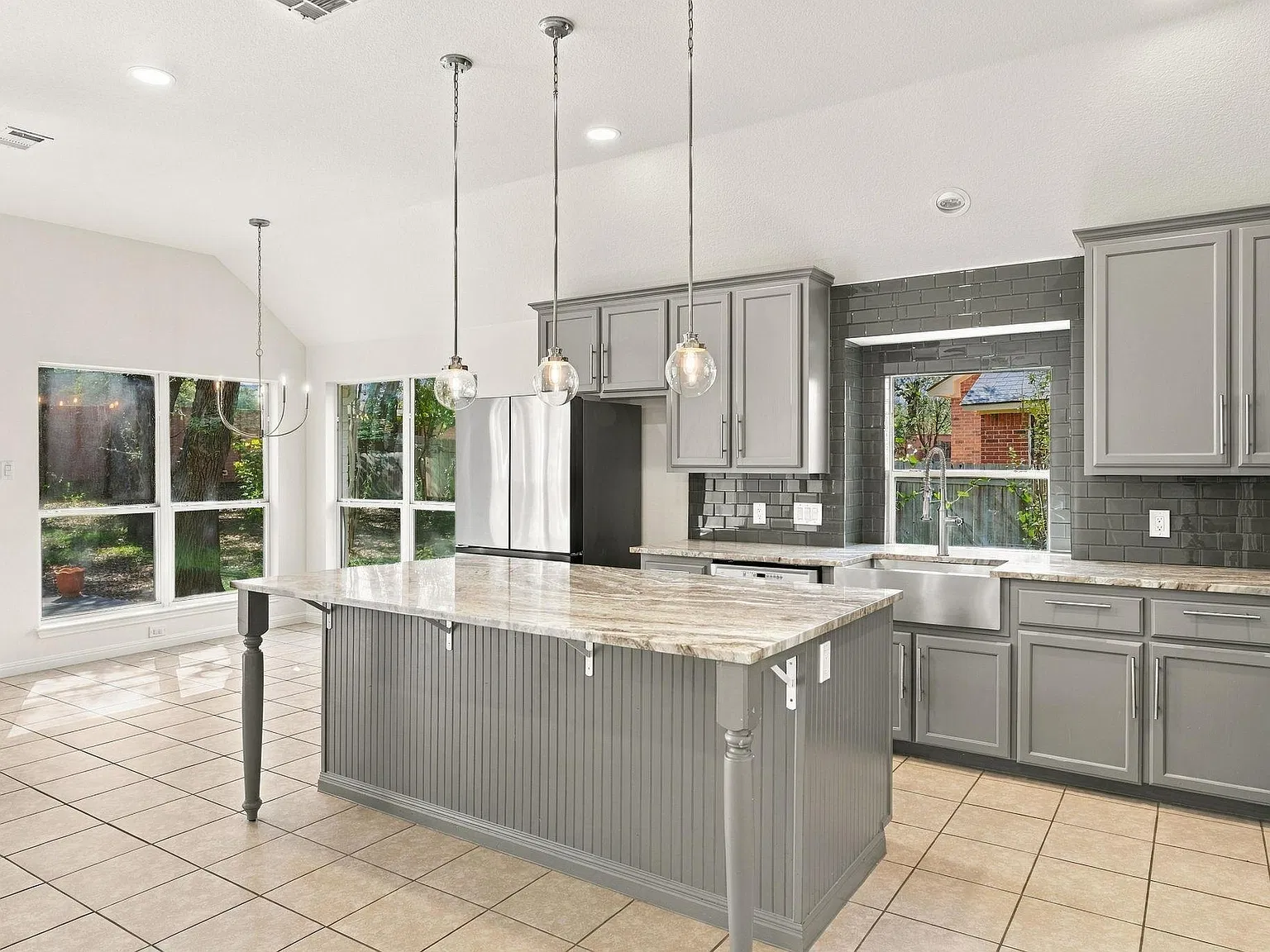 3 bed, 2.0 bath, 2164 sqft, $3,400 — Photo 3