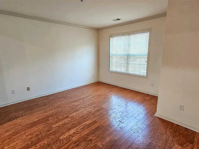306 Canter Ct — Photo 9