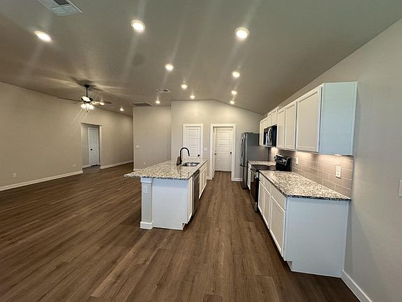 5th image of 2610 Helena Ave