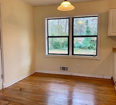 3rd image of 5946 Moss Dr