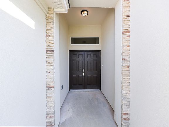 3rd image of 6104 Vero Dr