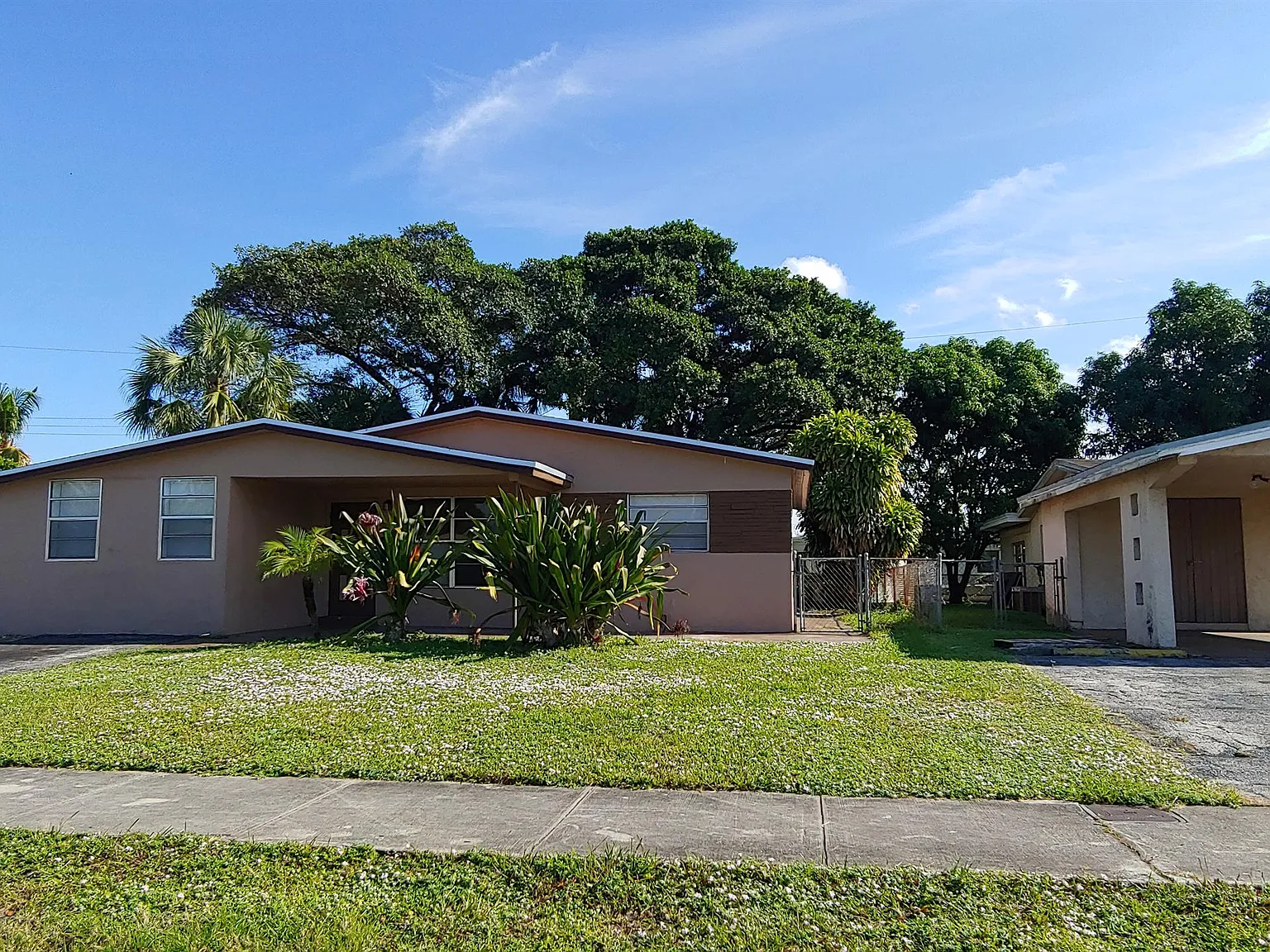 830 NW 38th Ave - 830 — Photo 2