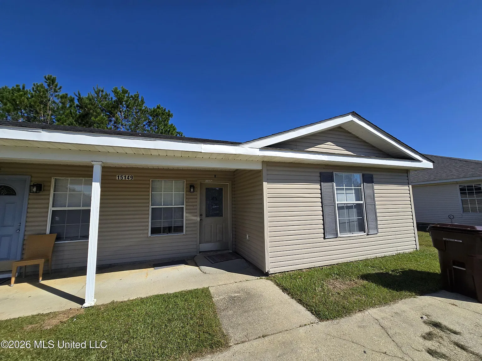 3 bed, 2.0 bath, 1200 sqft, $1,400 — Photo 1