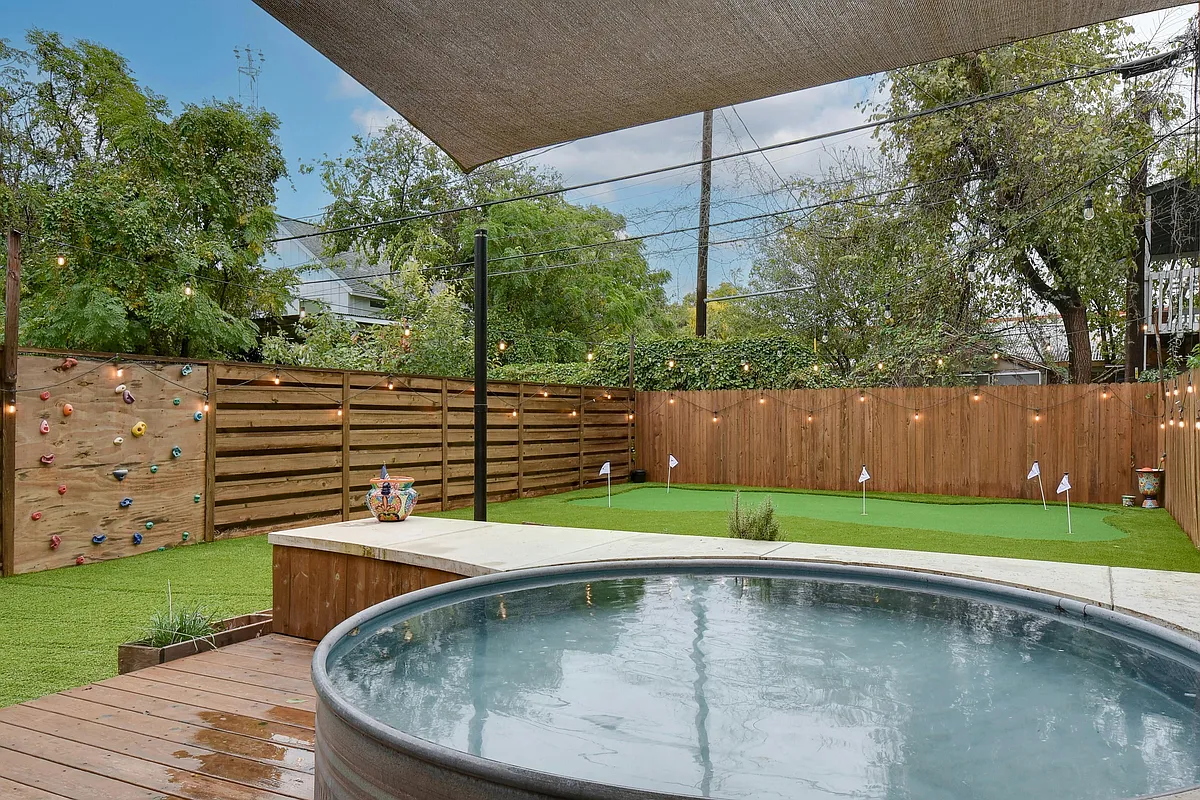 Building Photo - New York Ave
