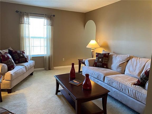 4th image of 113 Stratford Ct