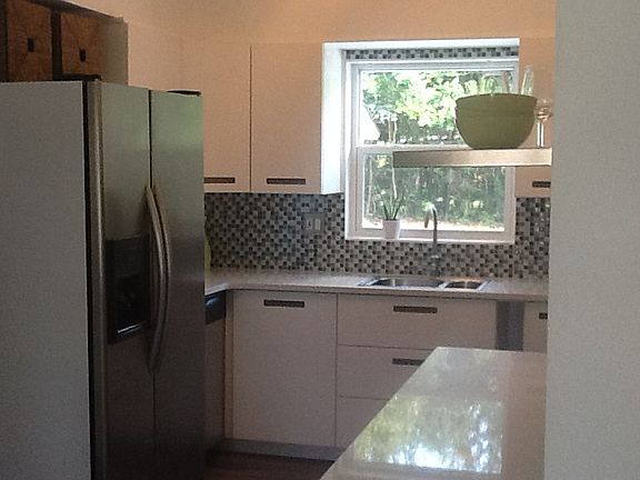 5th image of 1317 Canberra Ave
