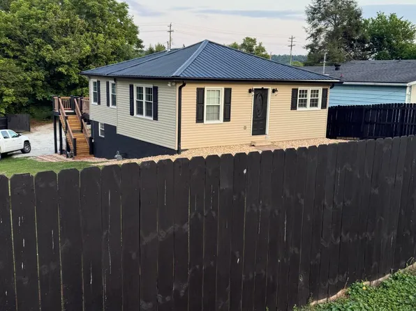 925 Medaris St, Clinton, TN 37716
