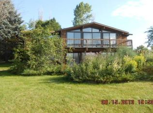 12111 Lakeshore Rd, Cleveland, WI 53015