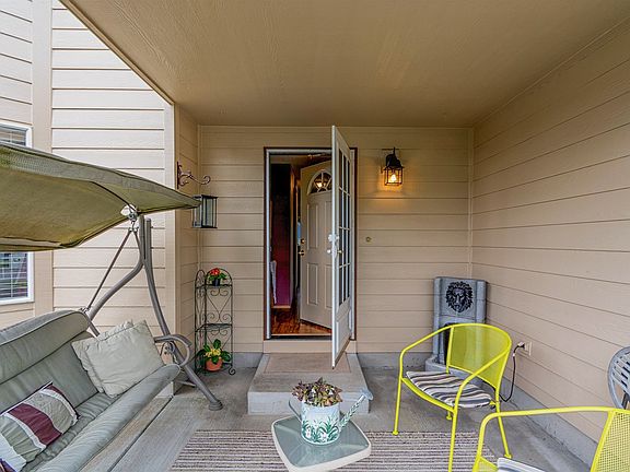 2nd image of 9206 NE 92nd St