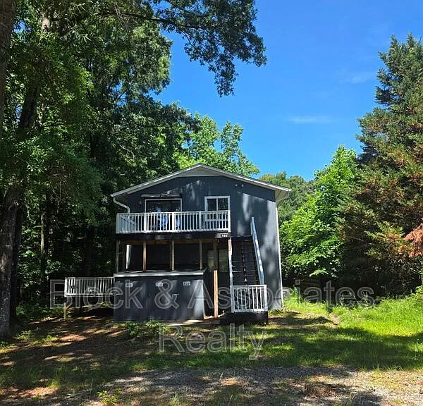 906 W Chatham St — Photo 1