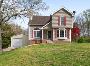 827 Burton Trl, Adams, TN 37010