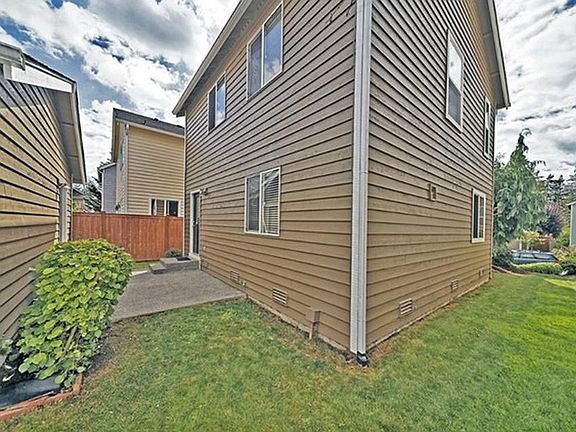 4th image of 9814 223rd Ave NE
