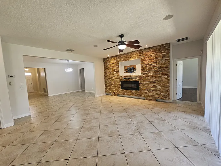 2718 Atherton Dr — Photo 2