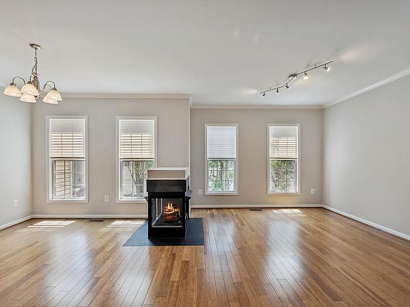 5th image of 2547 Sandbourne Ln