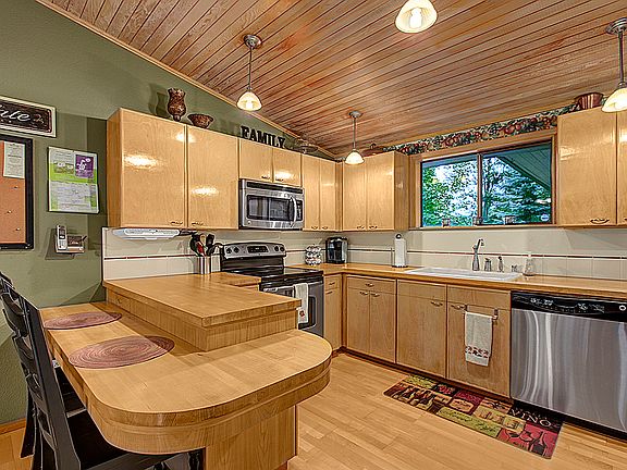4th image of 21323 38th Pl W