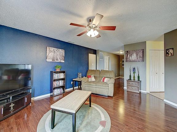 5th image of 705 Edgewood Ct