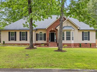 8225 W Lakeside Cir, Hixson, TN 37343
