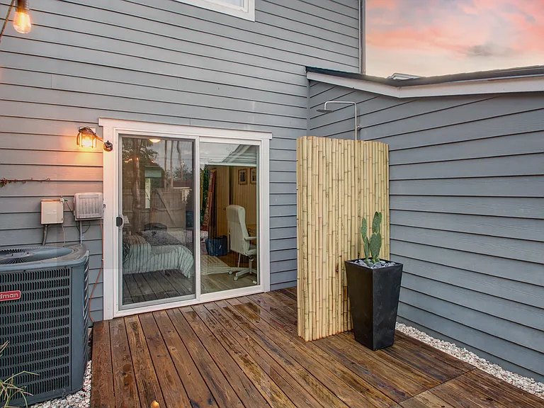 660 Aquatic Dr — Photo 62