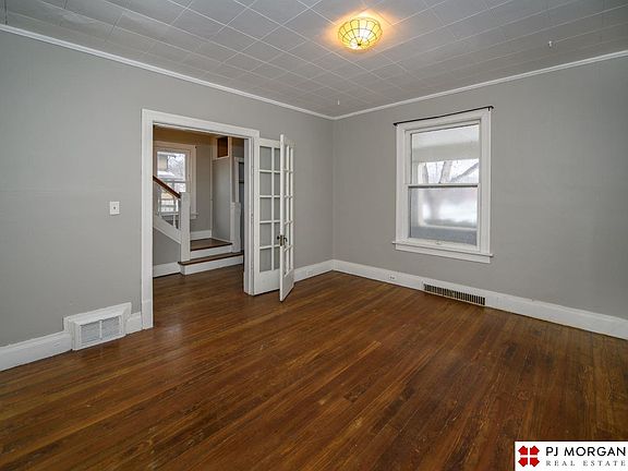3rd image of 3421 Davenport St
