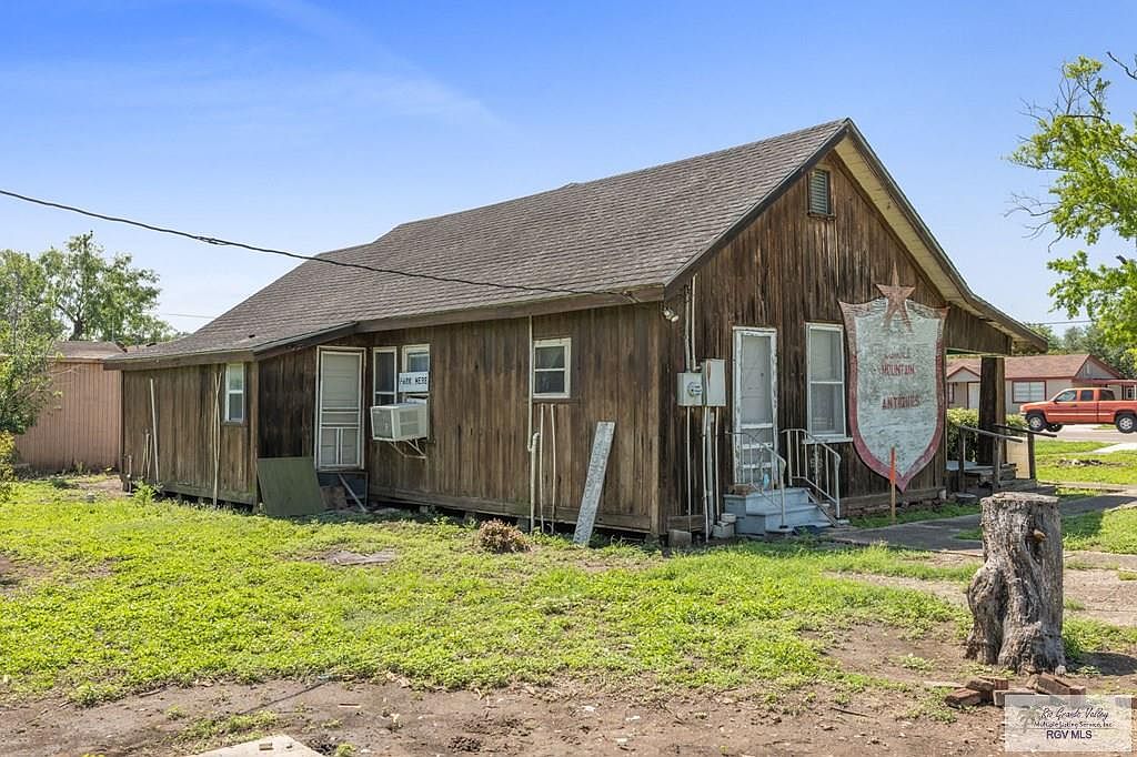c. 1920 Small Fixer Upper For Sale in Combes, TX. 89K Sold Old