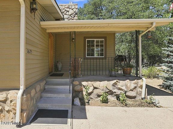 2nd image of 1625 Idylwild Rd