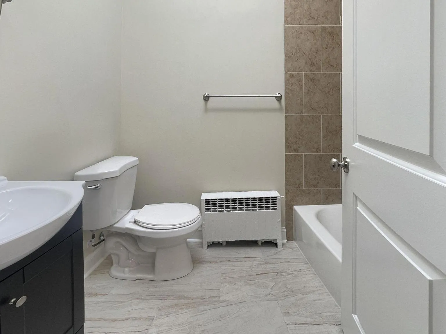 2 bed, 1.0 bath, 1600 sqft, $1,400 — Photo 2