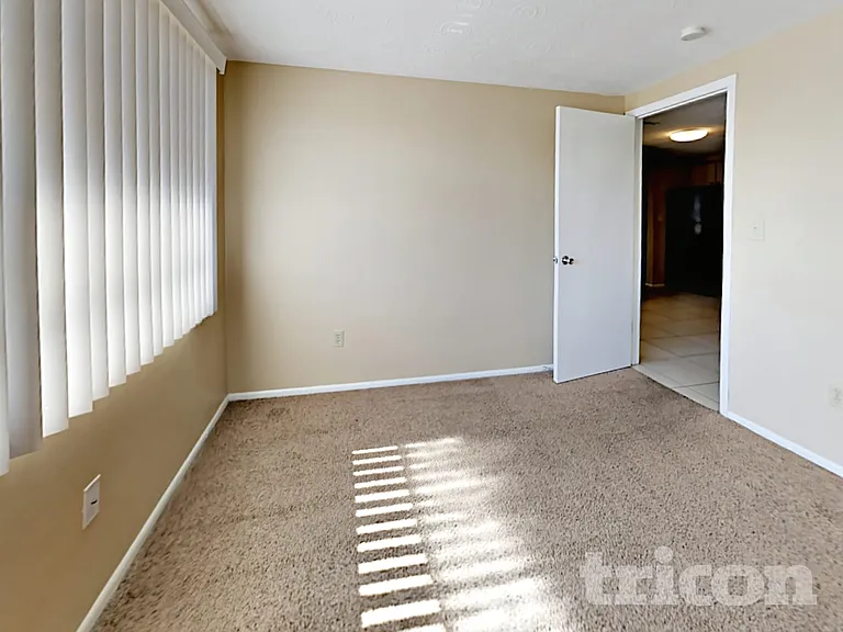 3327 Seffner Dr — Photo 9