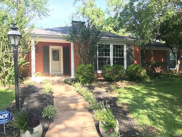 4 Woods Hill Dr photo 1