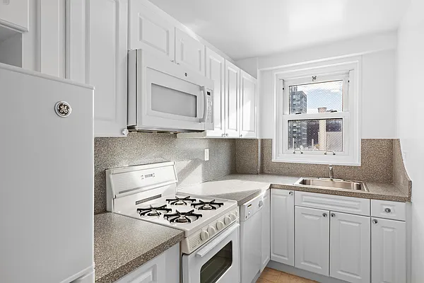 Rented by GoodRock Realty | media 3