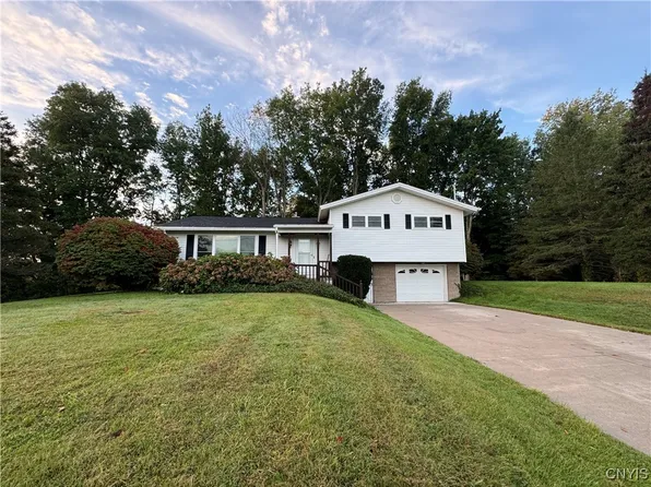 84 Ridgeway Sites Ave, Oswego, NY 13126