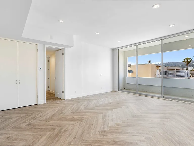 409 Palm — Photo 21