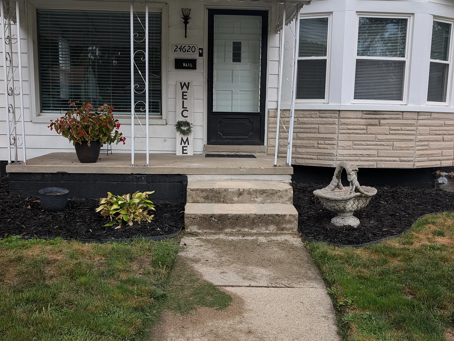 3 bed, 1.5 bath, 924 sqft, $1,750 — Photo 4