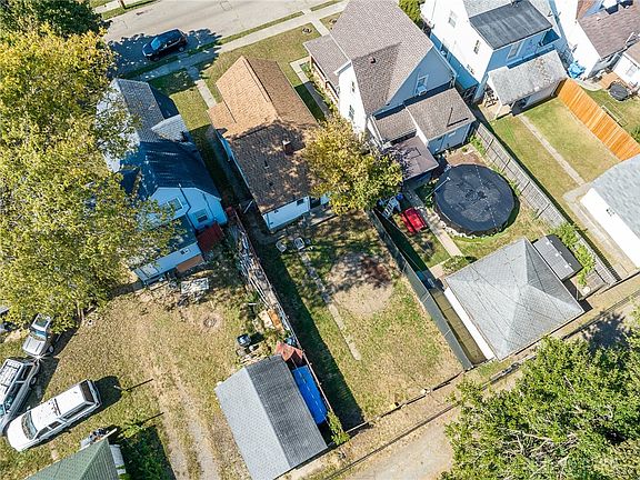 5th image of 418 Deeds Ave