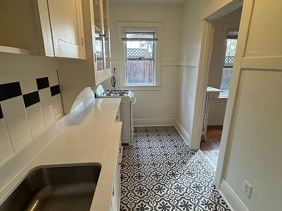 3rd image of 1305 E Denny Way APT 107