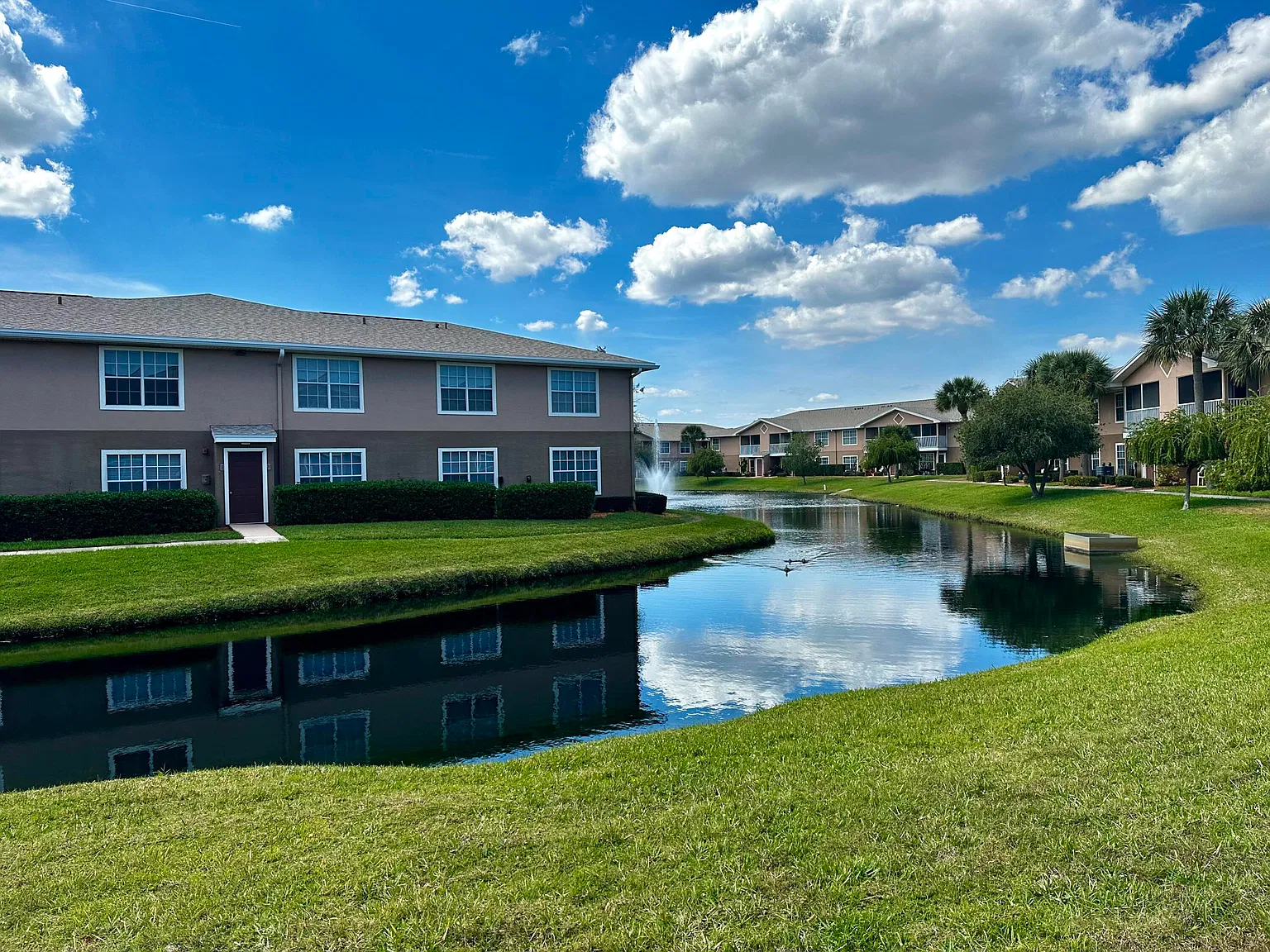 3 bed, 2.0 bath, 1393 sqft, $2,100 — Photo 4