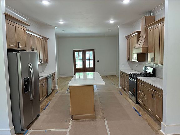 2nd image of 625 Country Club Rd