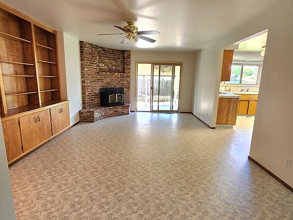 3rd image of 6320 Lake Park Dr