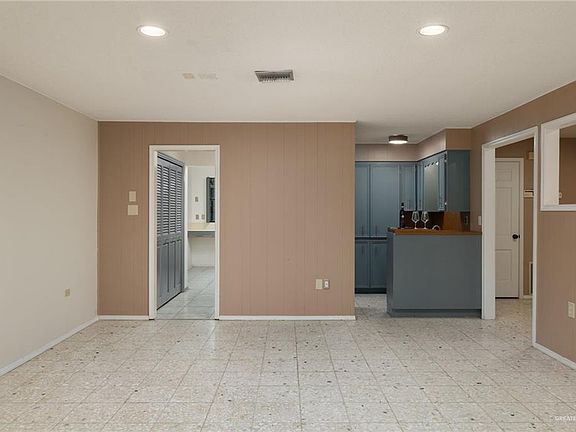 4th image of 428 Vermont Ave