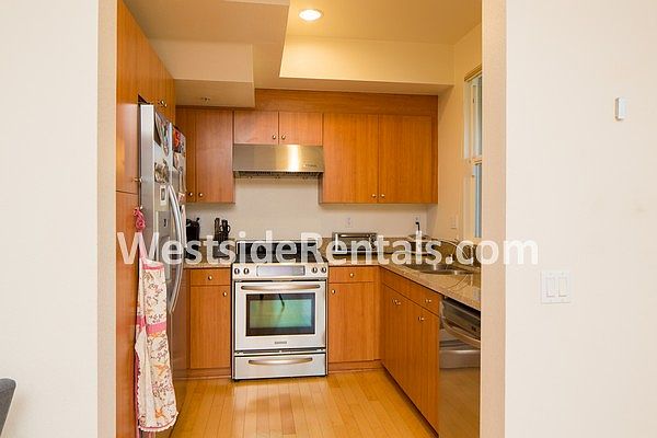 1st image of 624 E Jeanette Ln