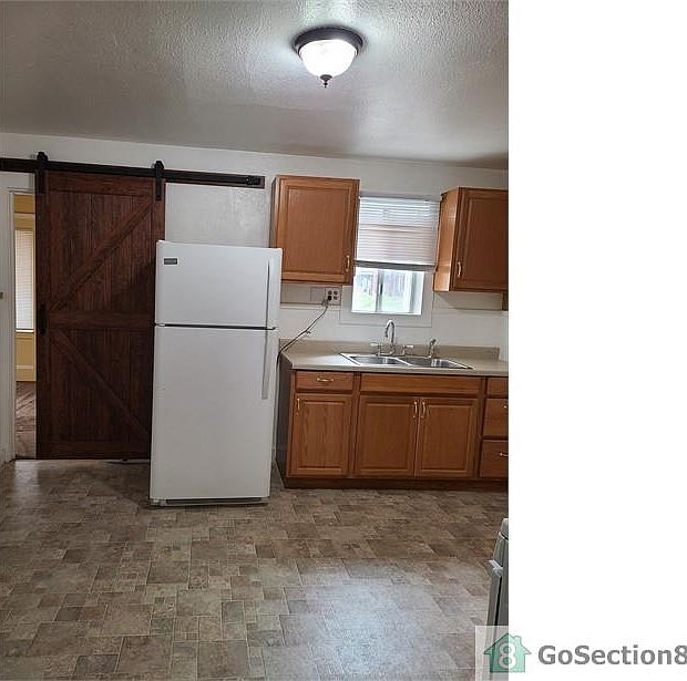 2nd image of 1482 Thomas Ave