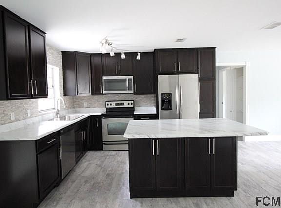 3rd image of 525 Hand Ave