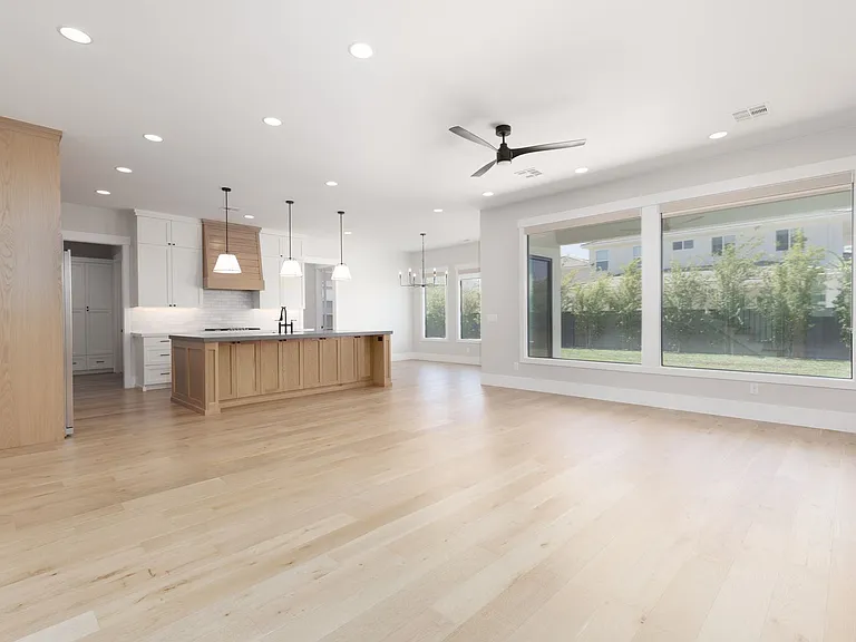 1621 W Approach Ln — Photo 15
