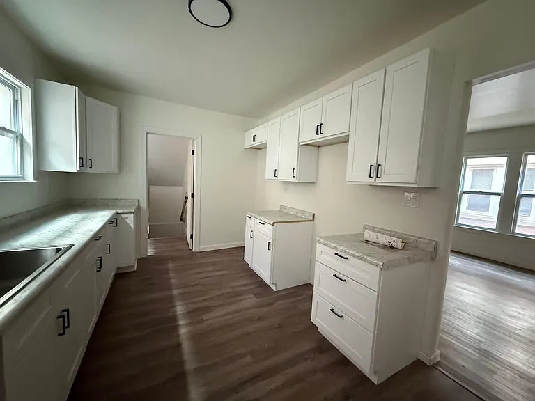 2509 Gladstone St #2 — Photo 7