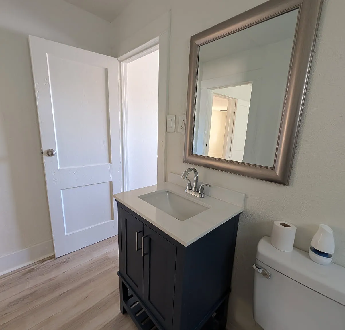 3 bed, 810 sqft, $2,300 — Photo 3