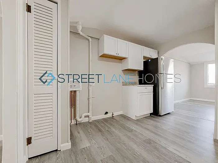 3 bed, 1.0 bath, 1036 sqft, $1,040 — Photo 2