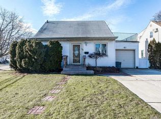 58 Fordham St, Valley Stream, NY 11581